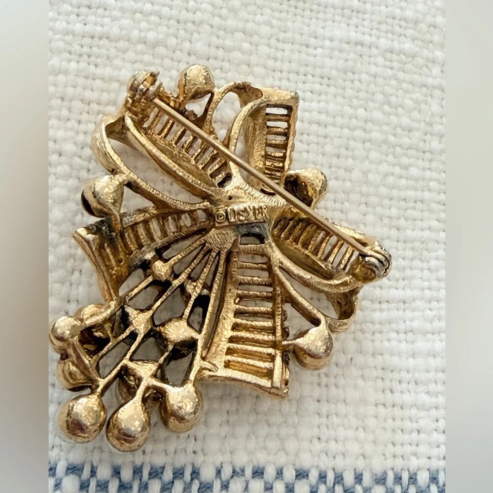 Vintage 60’s Lisner Bow Brooch. Gold Tone | Pearl Cluster | Stamped | EUC